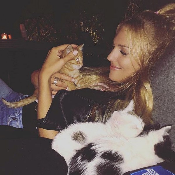 Ünlü isimler ve hayatlarının vazgeçilmez evcil dostları A24