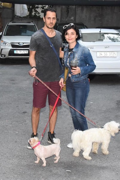 Ünlü isimler ve hayatlarının vazgeçilmez evcil dostları A24