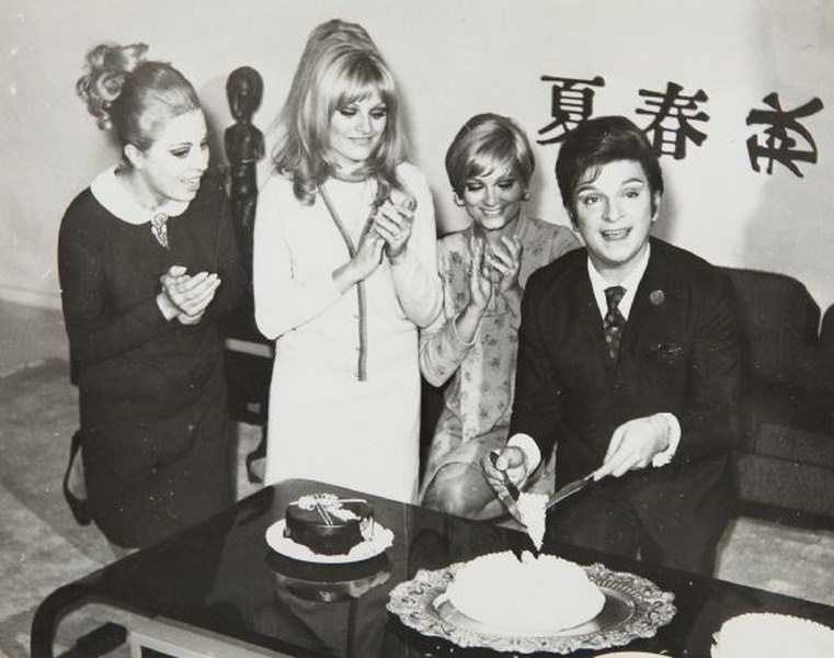 İyi ki doğdun Zeki Müren! (Sanat Güneşi 86 yaşında) A24