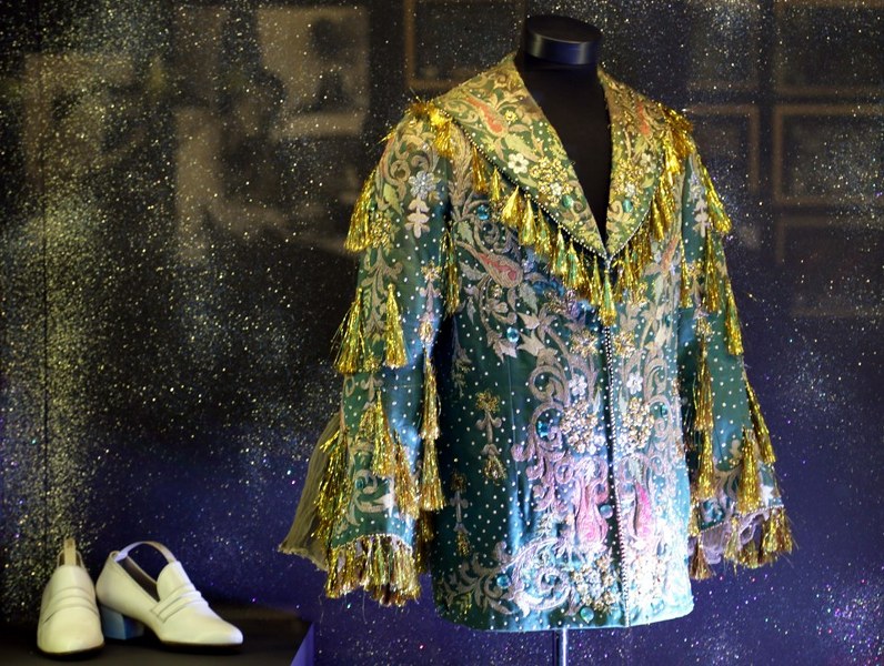 İyi ki doğdun Zeki Müren! (Sanat Güneşi 86 yaşında) A24