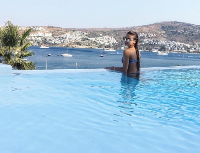 Aslıhan Karalar Best Model of the World oldu A24