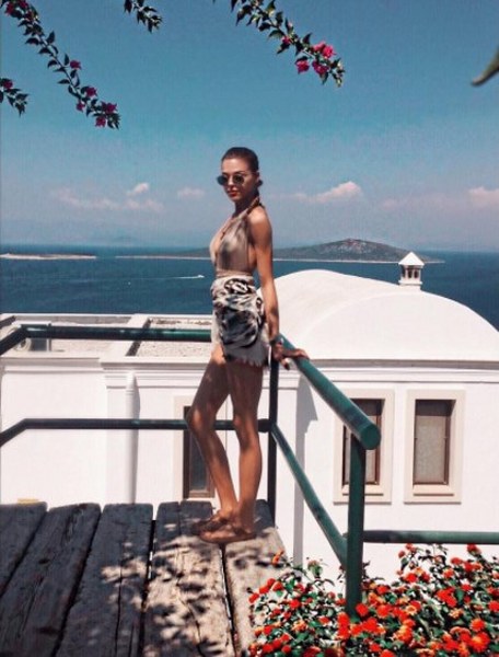 Aslıhan Karalar Best Model of the World oldu A24