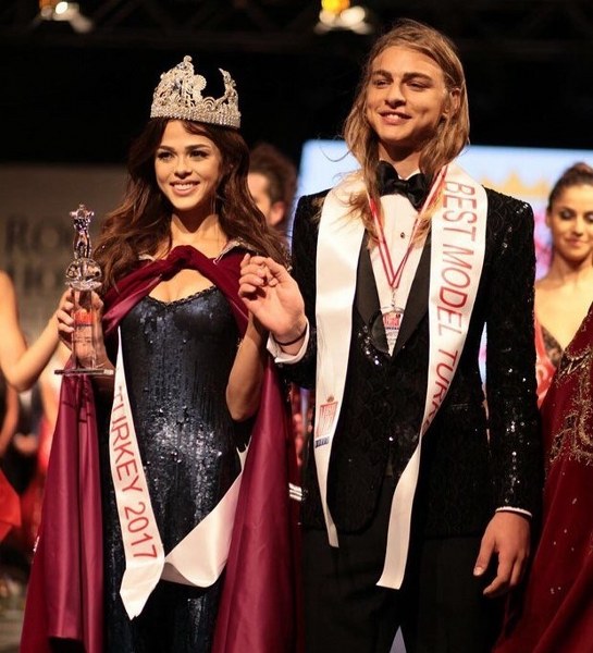 Aslıhan Karalar Best Model of the World oldu A24