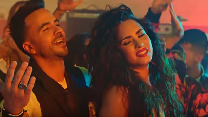 İşte yılbaşında en çok dinlenen şarkılar (Spotify açıkladı) A24