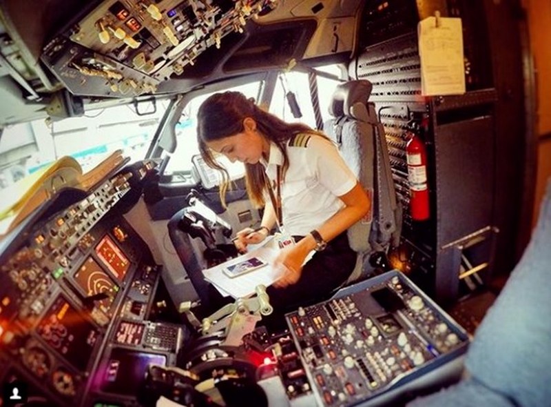 Instagram fenomeni Türk kadın pilotlar A24
