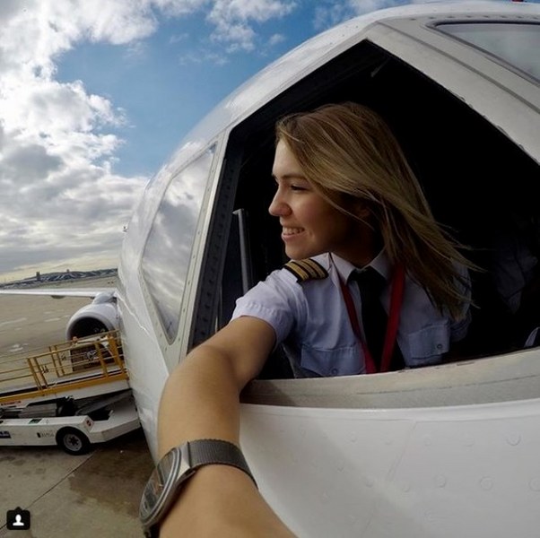 Instagram fenomeni Türk kadın pilotlar A24