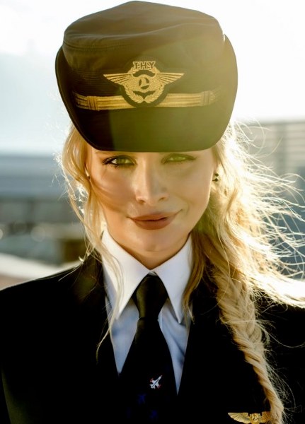 Instagram fenomeni Türk kadın pilotlar A24