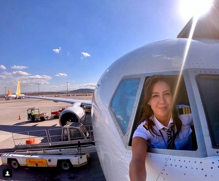 Instagram fenomeni Türk kadın pilotlar A24