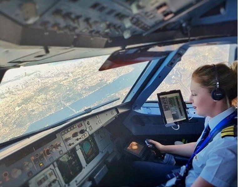 Instagram fenomeni Türk kadın pilotlar A24