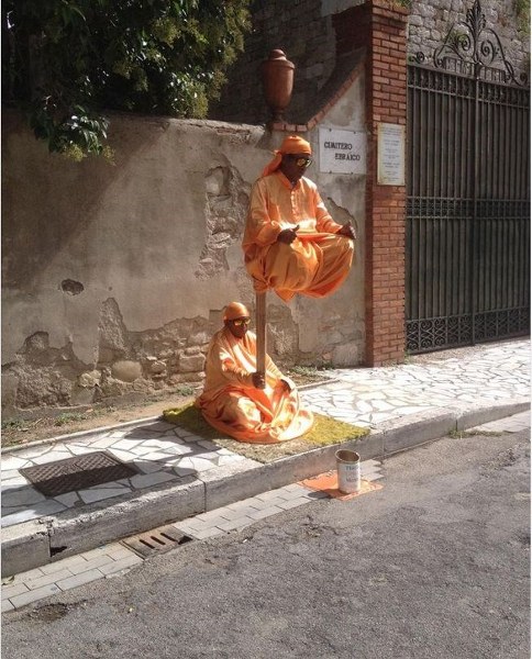 Görenleri bir sürü soruyla baş başa bırakan en garip fotoğraflar A24