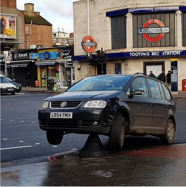 Görenleri bir sürü soruyla baş başa bırakan en garip fotoğraflar A24