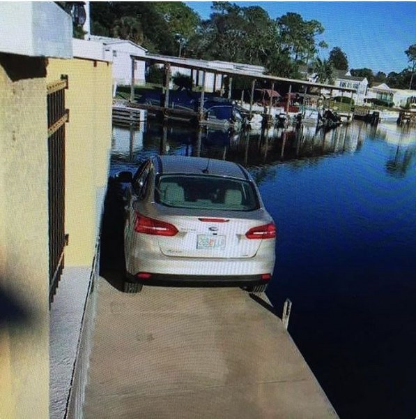 Görenleri bir sürü soruyla baş başa bırakan en garip fotoğraflar A24