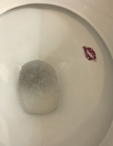 Görenleri bir sürü soruyla baş başa bırakan en garip fotoğraflar A24