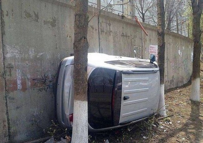 Görenleri bir sürü soruyla baş başa bırakan en garip fotoğraflar A24