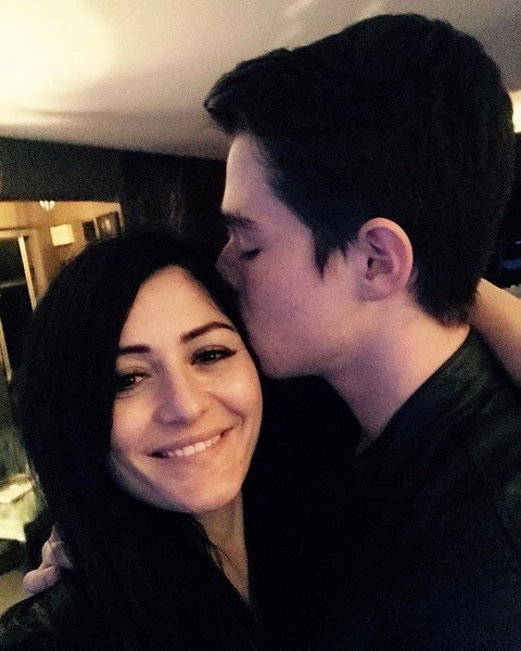 Ünlü isimlerin setlerden paylaştığı en doğal anlar A24