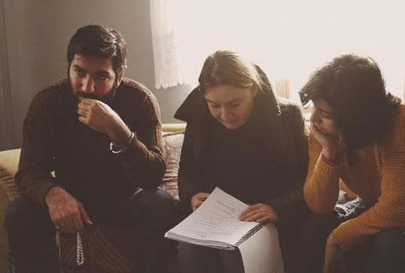 Ünlü isimlerin setlerden paylaştığı en doğal anlar A24