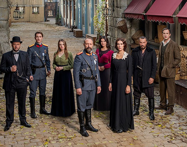 Vatanım Sensin dizisinin 43. bölümünde Azize ailesine kavuşuyor! A24