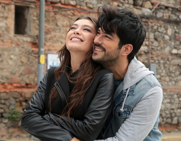 Bir dizi aşkı daha gerçek oldu... A24