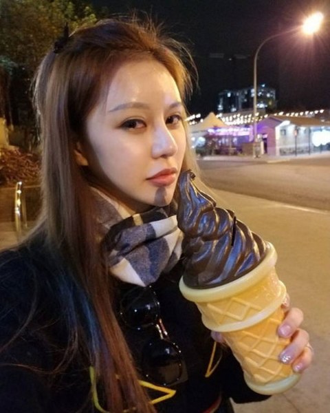 Ona dünyanın en çirkin gelini demişlerdi! Şimdiki hali şaşırttı! A24