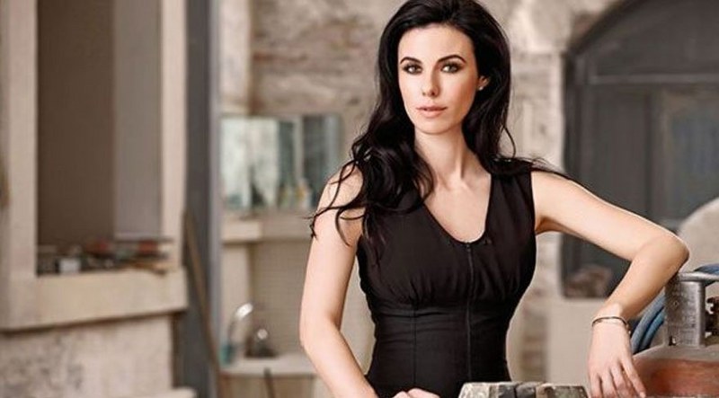 İstanbullu Gelin dizisinde Defne Samyeli’nin etek şovunu gördünüz mü? A24