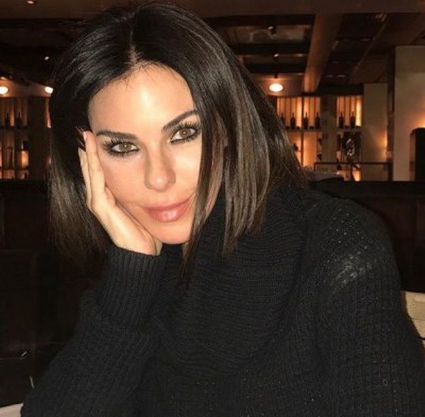 İstanbullu Gelin dizisinde Defne Samyeli’nin etek şovunu gördünüz mü? A24