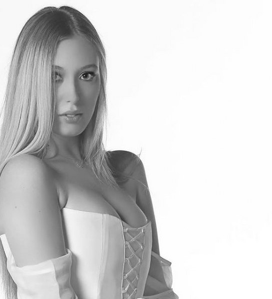 Yasmin Erbil, paylaşımı ile ilgi odağı oldu... A24