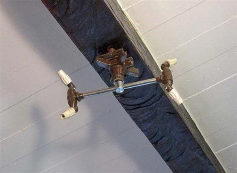 Yıllardır temizlediği evden bıktı, kendi kendini temizleyen ev yaptı A24