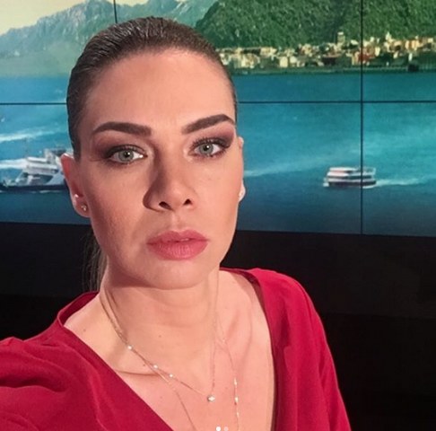 Güzel sunucu, Hürrem Sultan'ın torunu çıktı A24