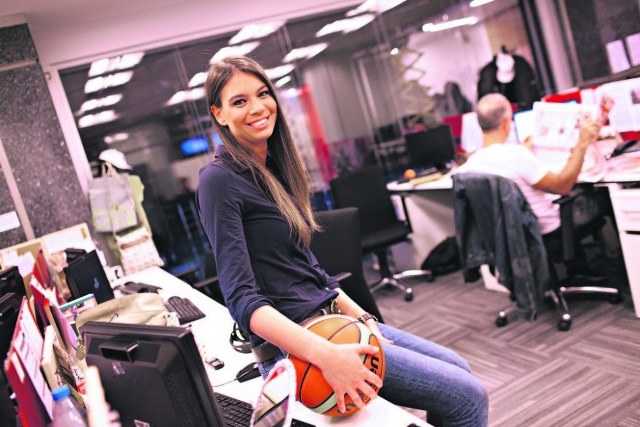 Güzel sunucu, Hürrem Sultan'ın torunu çıktı A24