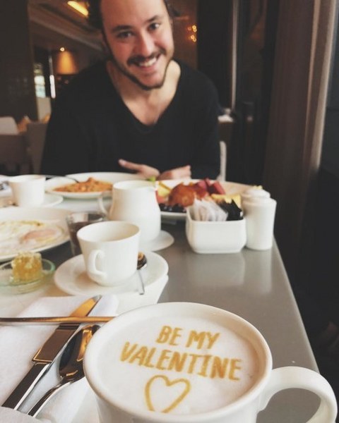 Ünlülerin 14 Şubat Sevgililer Günü paylaşımları A24