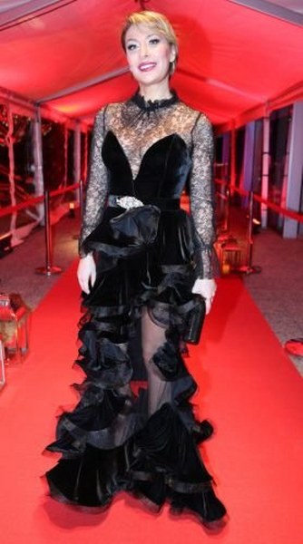 Kırmızı halıda kıskandıran şıklık yarışı! A24