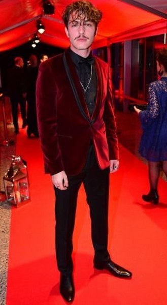 Kırmızı halıda kıskandıran şıklık yarışı! A24