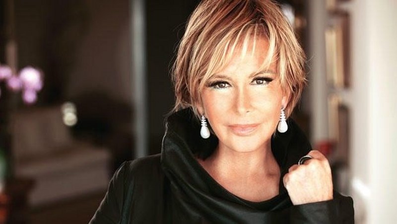 Yeşilçam'ın en güzel yüzü Filiz Akın hayranlarını korkuttu A24