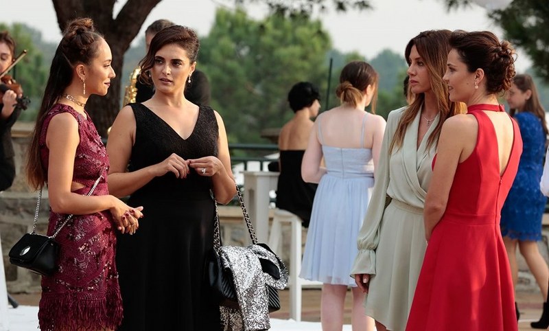 Ufak Tefek Cinayetler dizinde gecenin lafı... A24