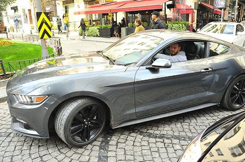 Arda Turan'ın yeni oyuncağı servet değerinde... İşte ünlü isimlerin milyon dolar değerindeki otomobilleri A24