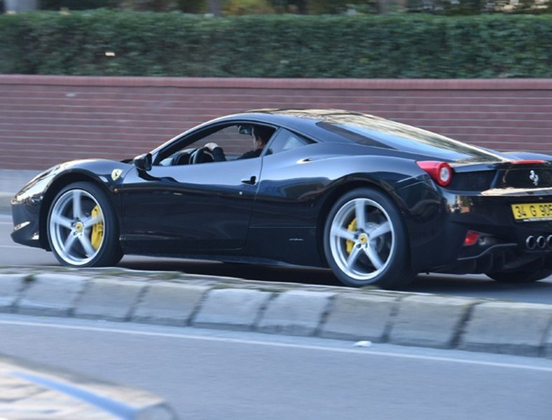 Arda Turan'ın yeni oyuncağı servet değerinde... İşte ünlü isimlerin milyon dolar değerindeki otomobilleri A24