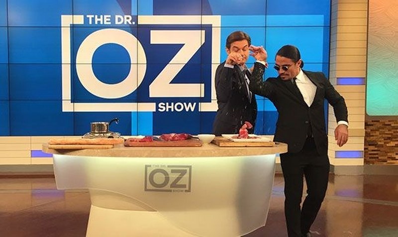 Nusret şovunu bu sefer Dr. Mehmet Öz'ün programında yaptı A24