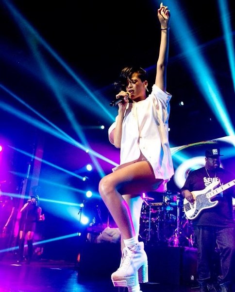 30 yaşın altındaki kimselere güvenmeyin (30 yaşında 30 fotoğrafla Rihanna) A24