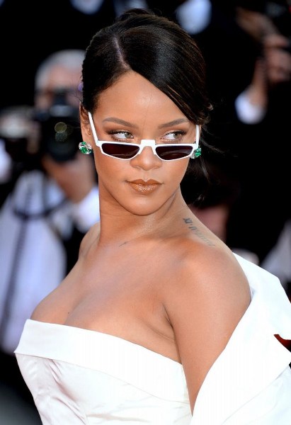 30 yaşın altındaki kimselere güvenmeyin (30 yaşında 30 fotoğrafla Rihanna) A24