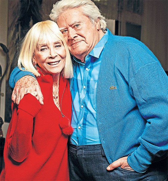 Cüneyt Arkın'ın sahnede zor anları! A24