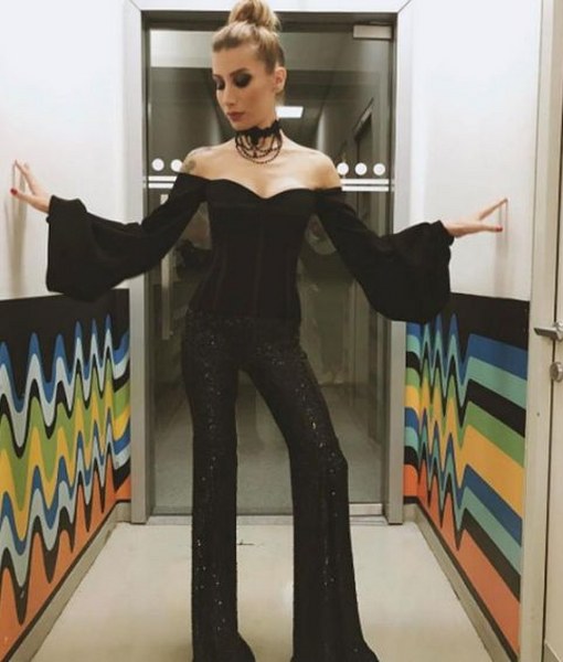 Demet Akalın'dan takipçisine argo yanıt! (Ünlüler de ayar verir) A24