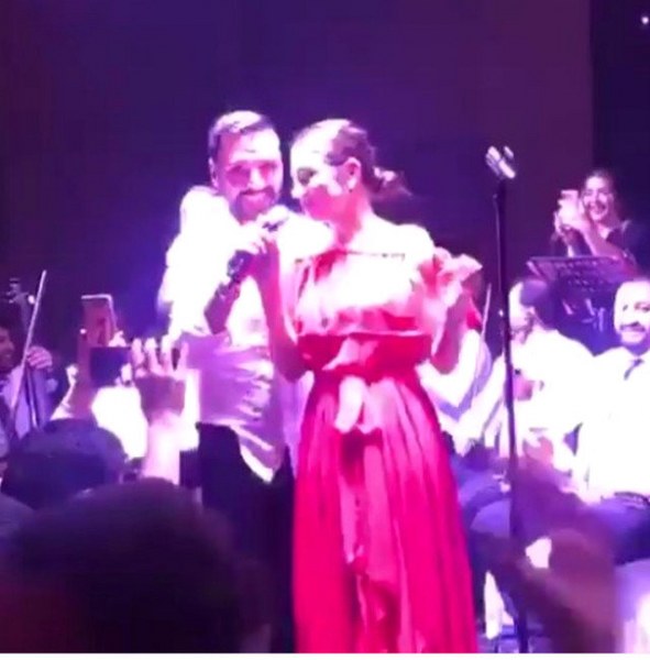 Demet Akalın'dan takipçisine argo yanıt! (Ünlüler de ayar verir) A24