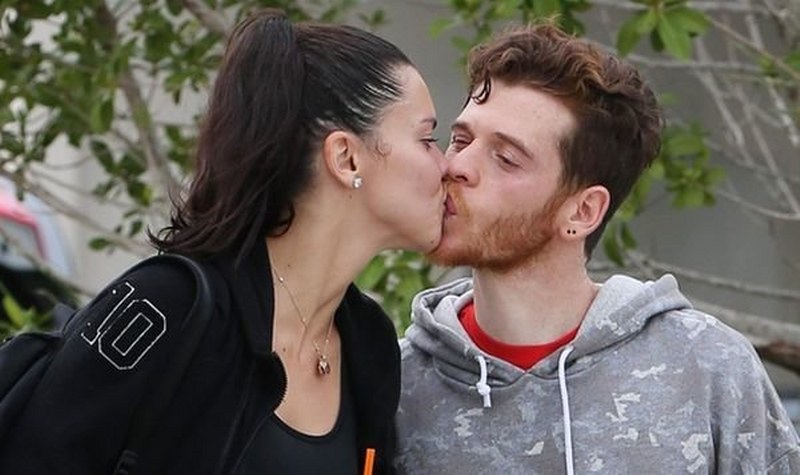 Demet Akalın'dan takipçisine argo yanıt! (Ünlüler de ayar verir) A24