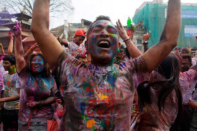 Renkleri festivali 'Holi' Nepal'de kutlandı A24