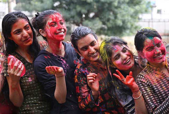 Renkleri festivali 'Holi' Nepal'de kutlandı A24