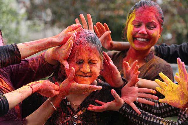 Renkleri festivali 'Holi' Nepal'de kutlandı A24