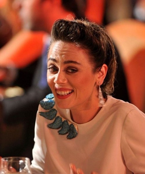 Avlu dizisinin oyuncu kadrosunda kimler var? A24