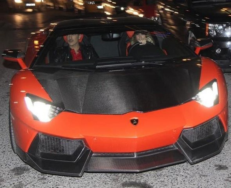 Yağmur Sarıoğlu'nun Lamborghini'si artık düğün arabası! A24