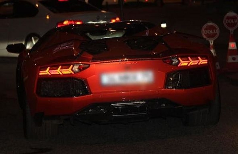 Yağmur Sarıoğlu'nun Lamborghini'si artık düğün arabası! A24