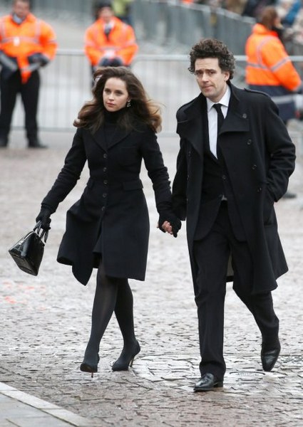 Hawking’e veda… Binlerce kişi törene akın etti A24